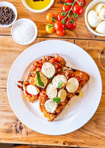 BRUSCHETTA WITH BOCCONCINI